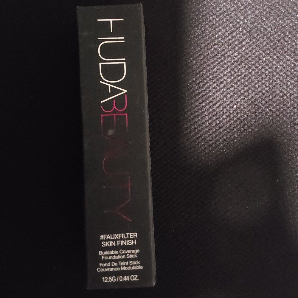 NIB - Huda Beauty #FauxFilter Skin Finish